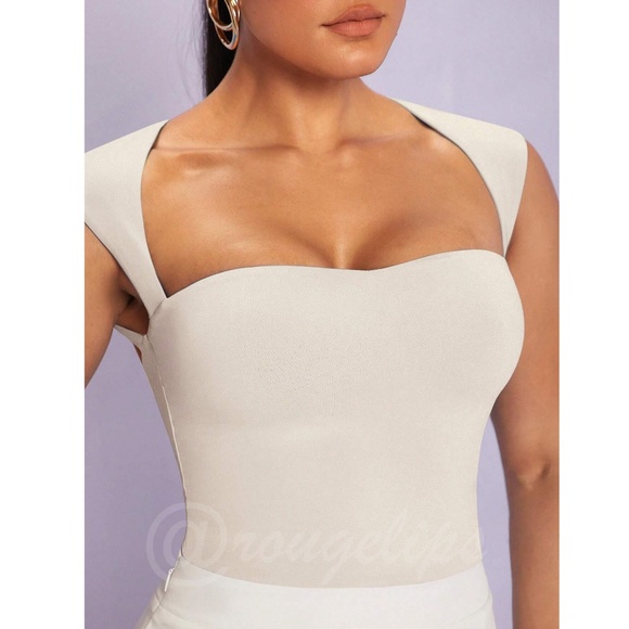 Beige / Cream Slim Fit CROP Top Sweetheart Décolleté Neckline - Picture 4 of 9